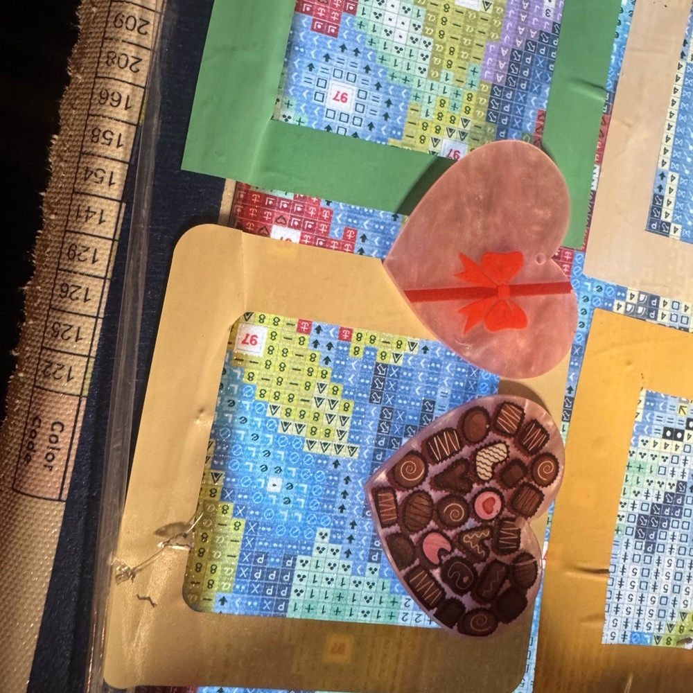 Coverminders for diamond painting